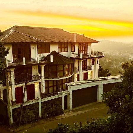 Golden King Residence - Free Pickup From Kandy Railway Station Exterior foto