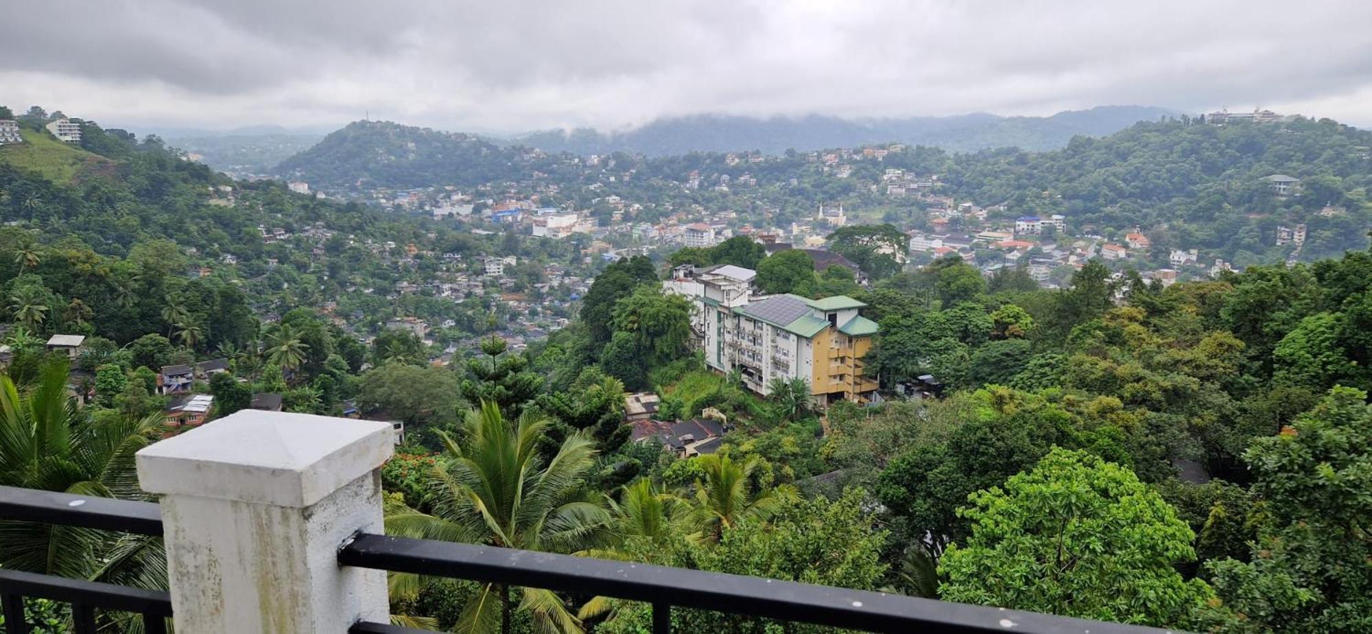 Golden King Residence - Free Pickup From Kandy Railway Station Exterior foto