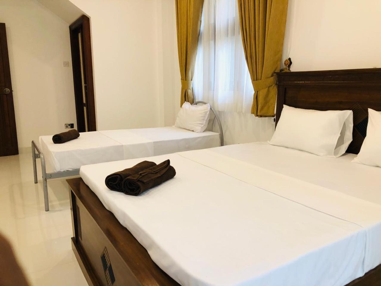 Golden King Residence - Free Pickup From Kandy Railway Station Exterior foto