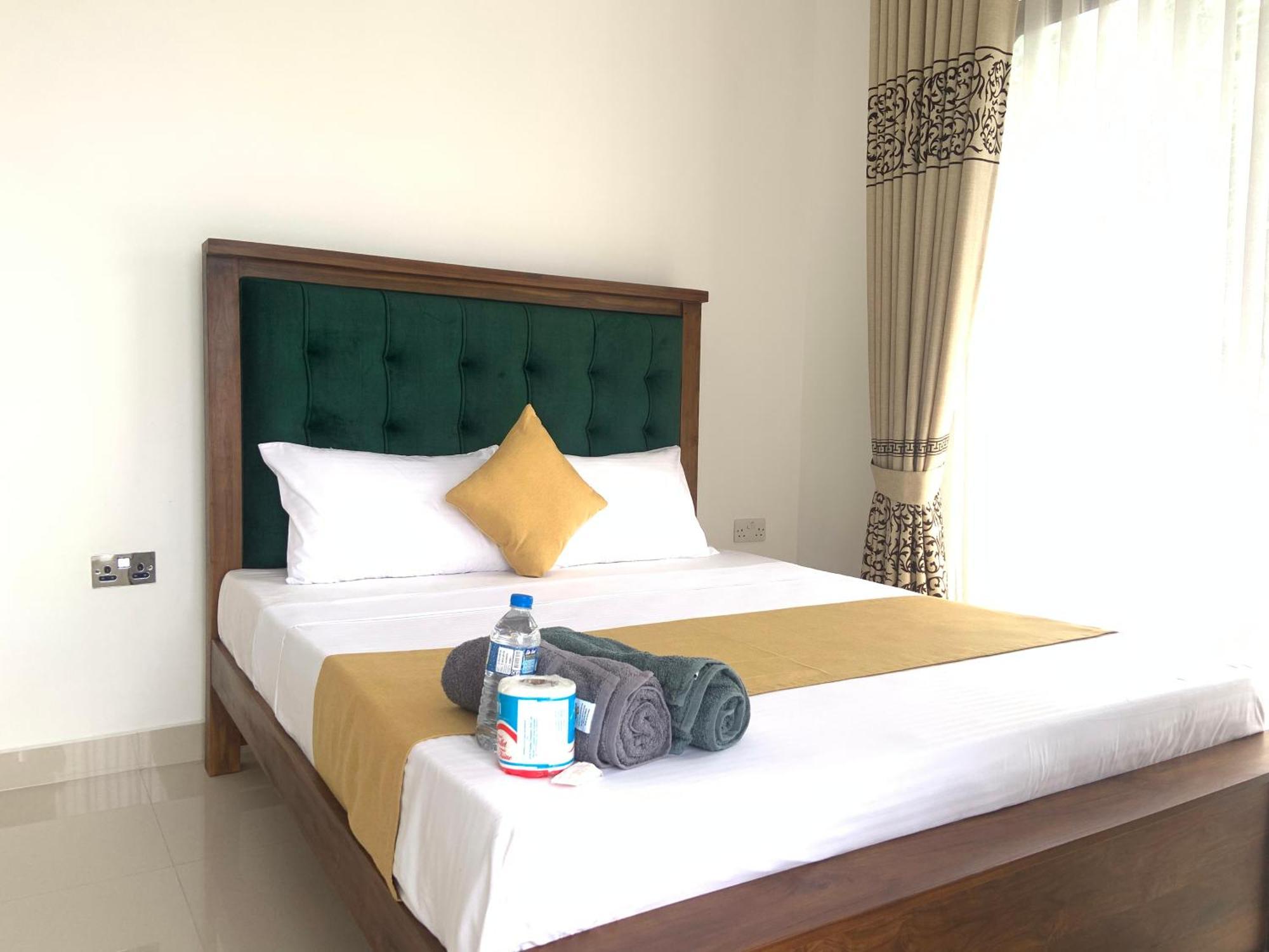 Golden King Residence - Free Pickup From Kandy Railway Station Exterior foto