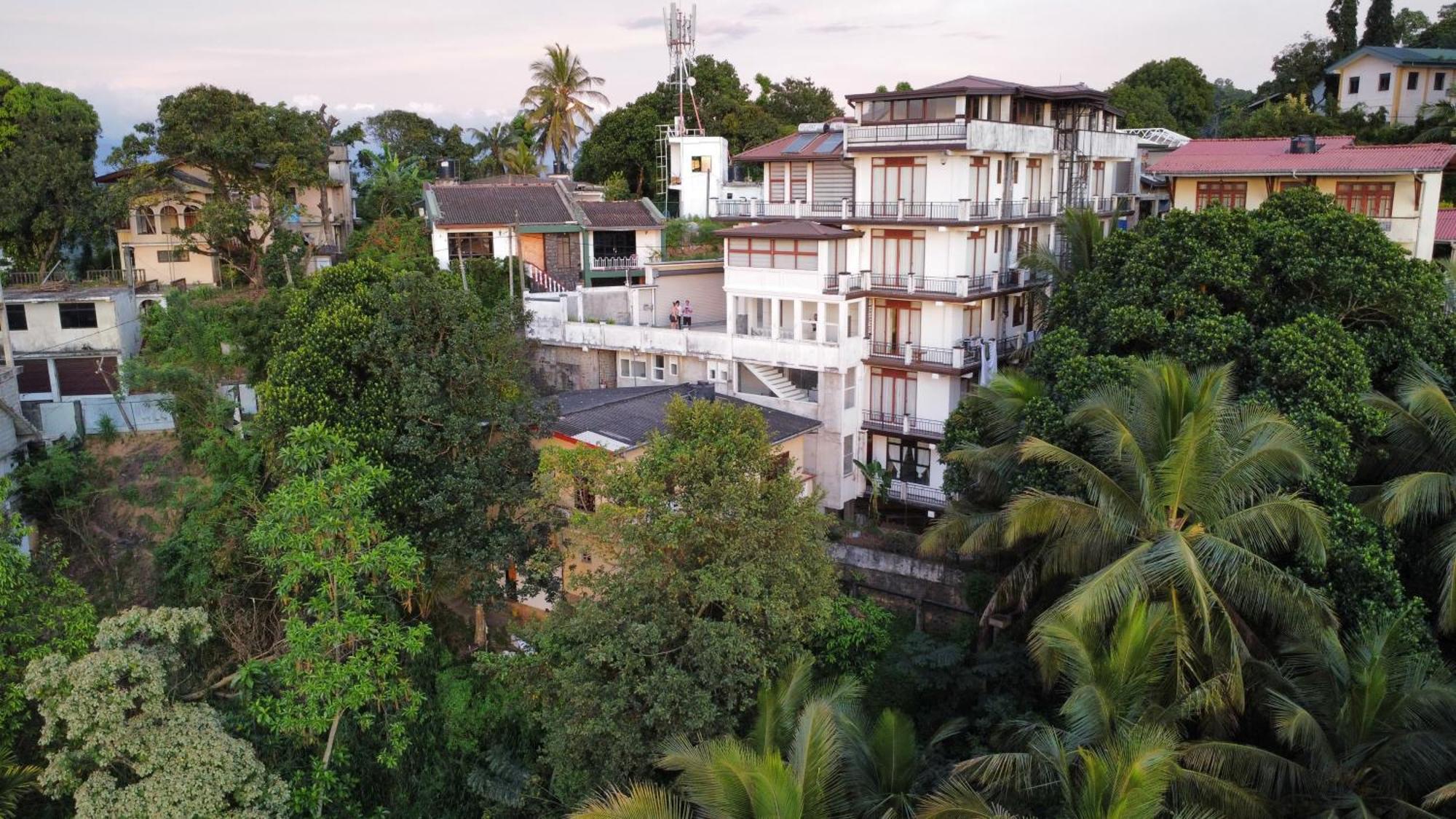 Golden King Residence - Free Pickup From Kandy Railway Station Exterior foto
