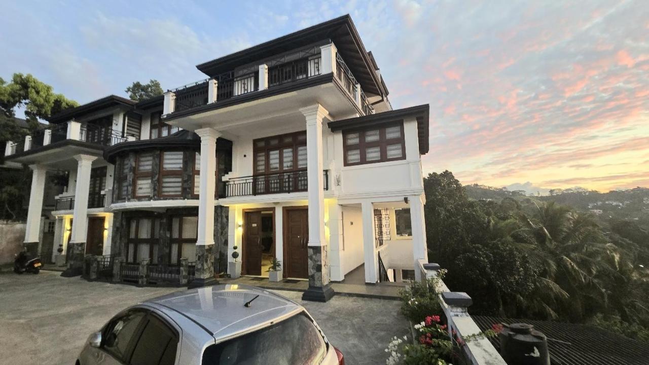 Golden King Residence - Free Pickup From Kandy Railway Station Exterior foto